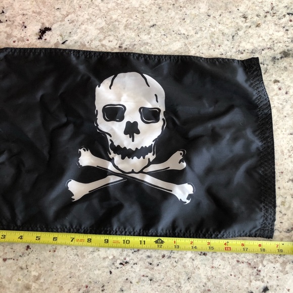 Nyl-Glo pirate 🏴☠️ flag - Picture 5 of 7